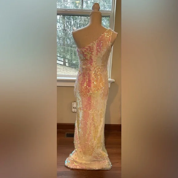 Fashion Nova Luxe The Britney Gown-Iridescent-Size XS NWT🤍
